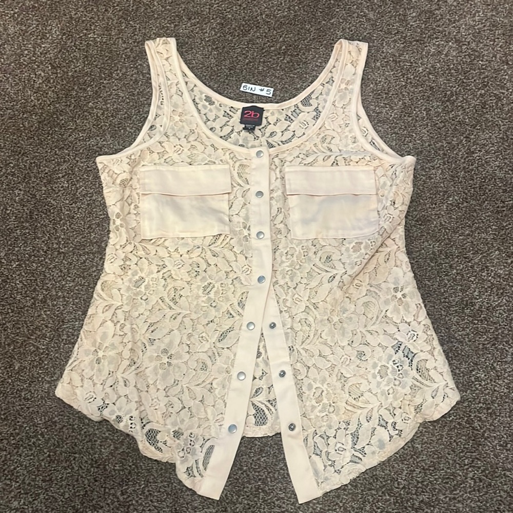 2/$30 Small lace tank.